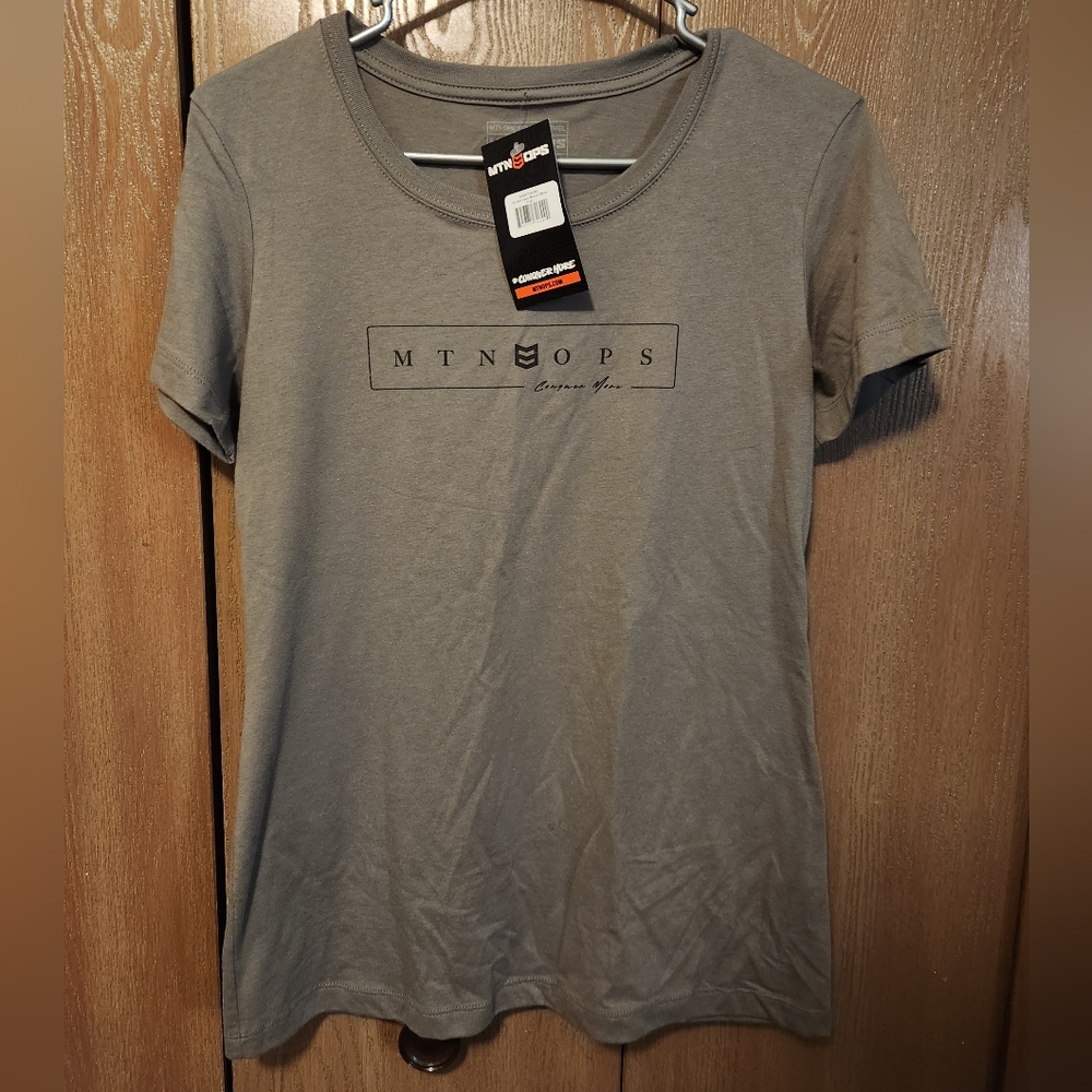 NWT Women's Sz Large MTN OPS T-Shirt Outdoor Nutrition Lifestyle USA Patriotic
